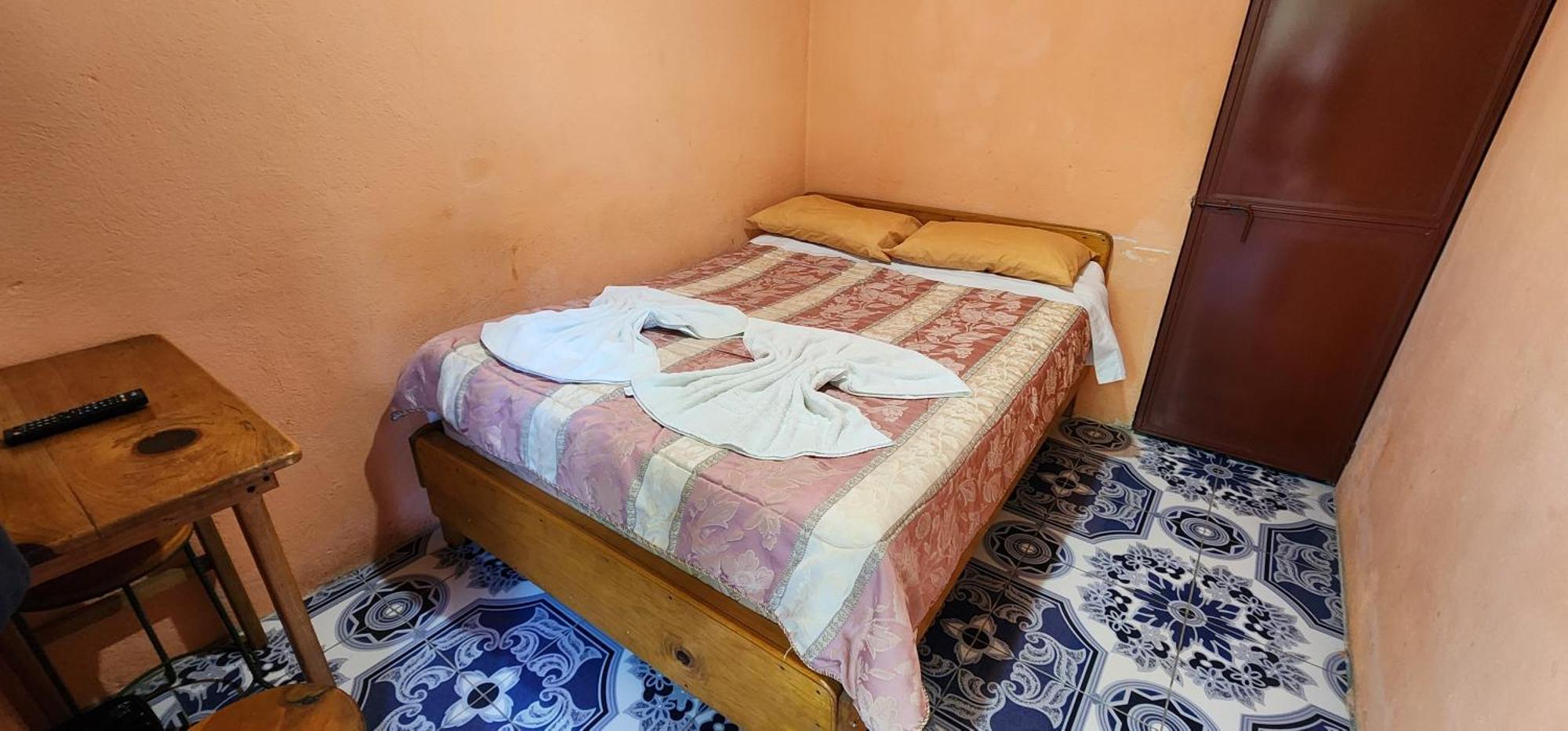 Hospedaje Santo Domingo Panajachel Buitenkant foto